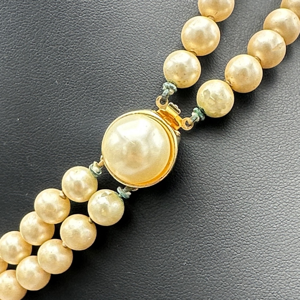 Elegant Cream Glass Beaded Necklace - Picture 3 of 4